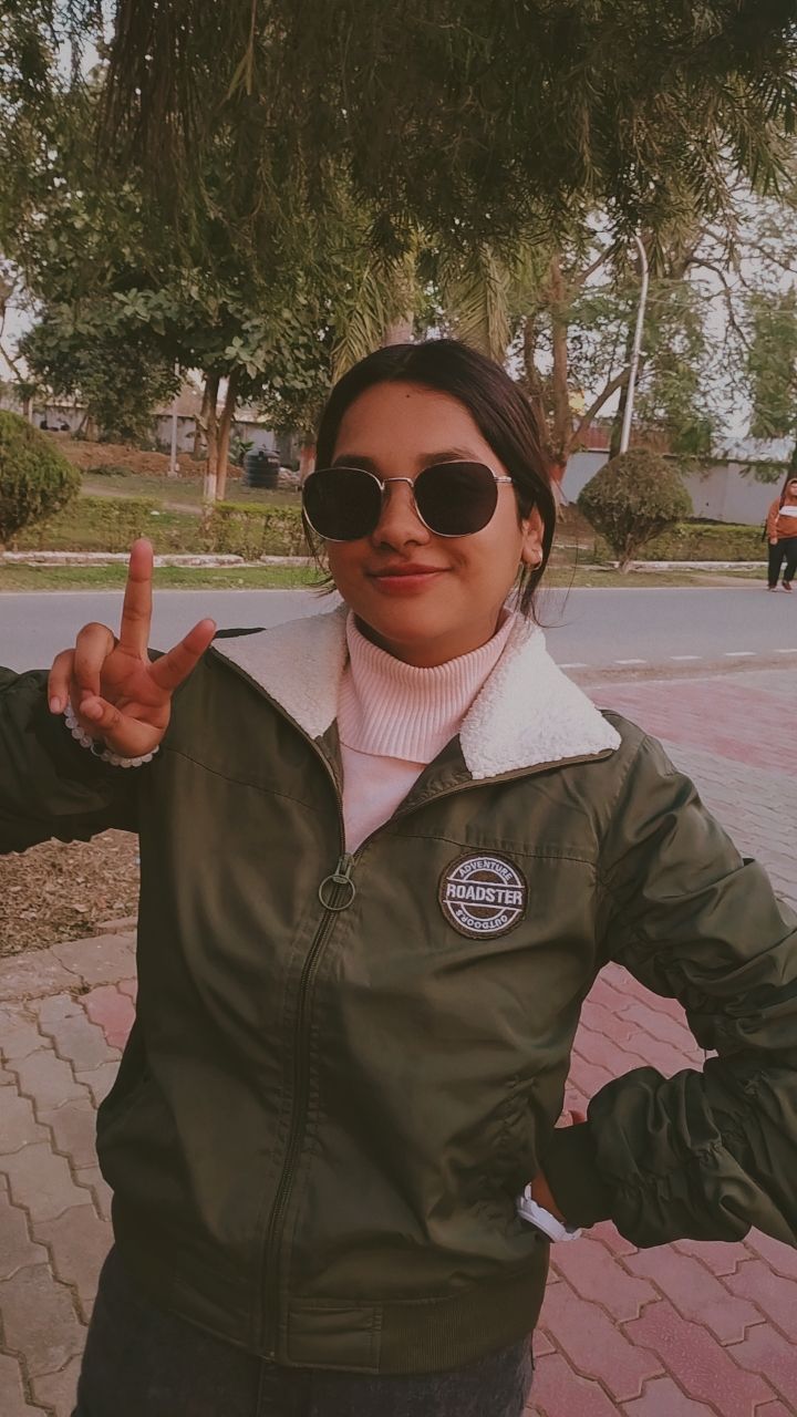 She Looks Good In Glasses